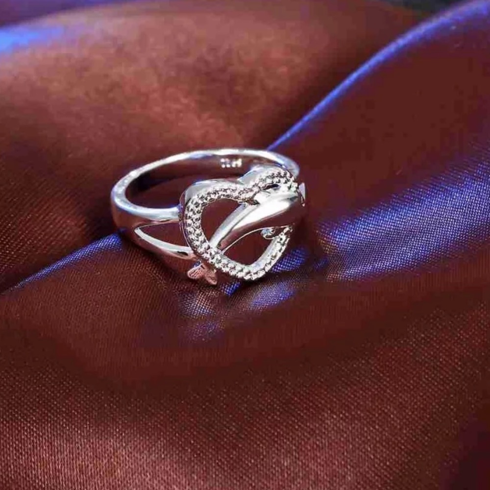 925 Sterling Silver heart ring, size 8 - Picture 4 of 6